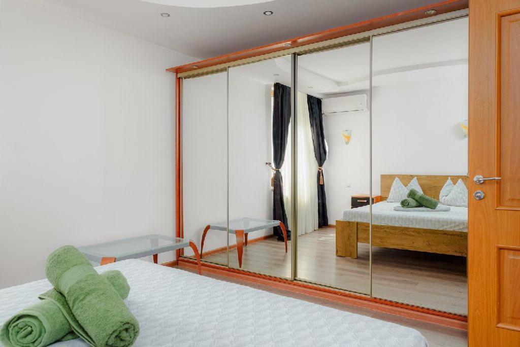 Heart Of Downtown 3 Rooms Apartment Self Check In Bukarest Kültér fotó