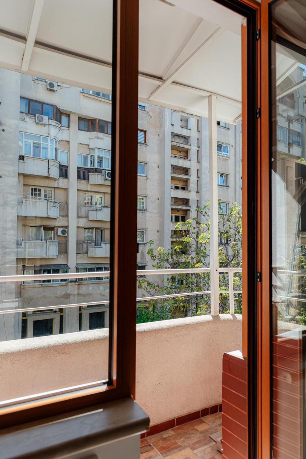 Heart Of Downtown 3 Rooms Apartment Self Check In Bukarest Kültér fotó